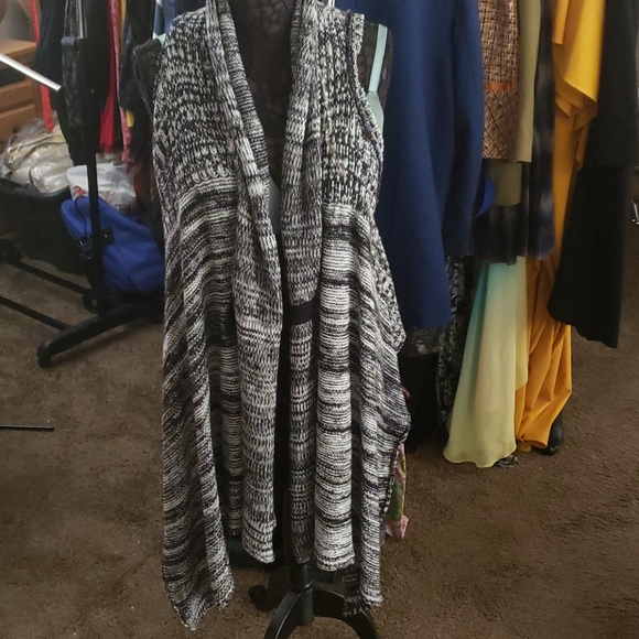 Sleeveless sweater - Picture 1 of 4